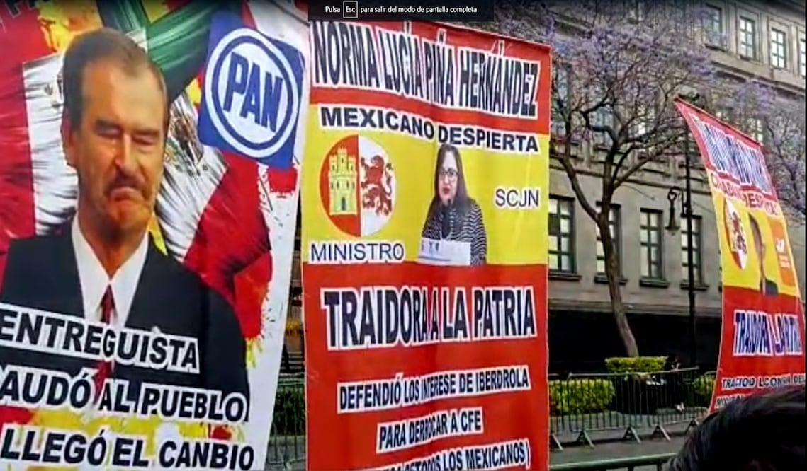 En las imágenes aparecen personajes como los expresidentes Vicente Fox y Felipe Calderón, además de la ministra presidenta de la SCJN, Norma Piña, con la leyenda "Traidora a la patria. Defendió los intereses de Iberdrola”. Foto: Pedro Villa y Caña