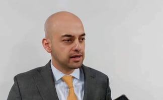 Gobierno de Morelos llama a funcionarios y alcaldes a conducirse “por la derecha”; niega persecución política