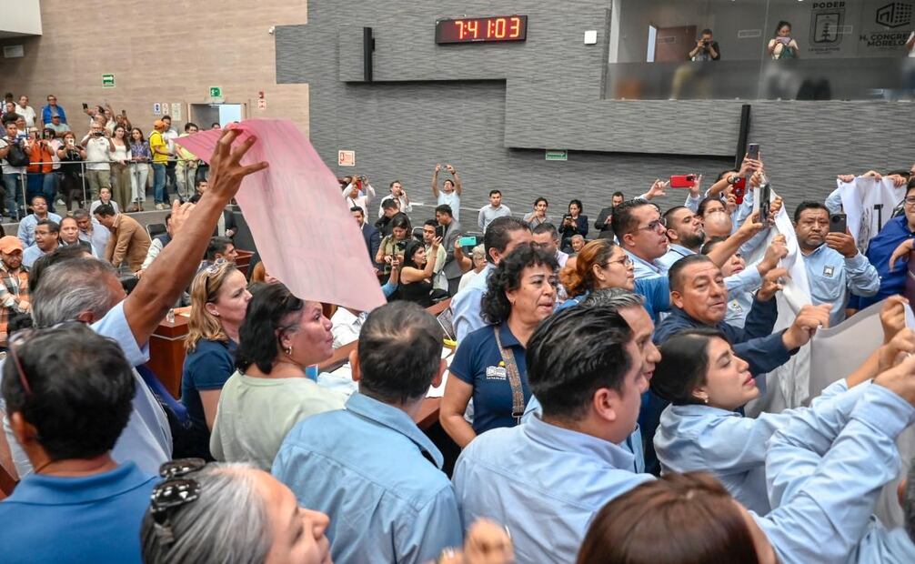 Trabajadores irrumpen en el Congreso para exigir revisión de su contrato colectivo de trabajo. Foto: Especial