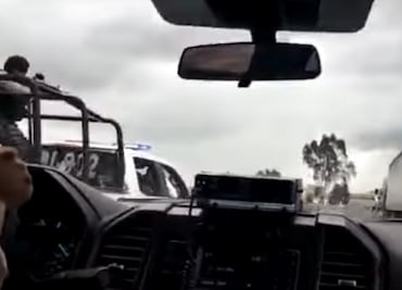 ¡Más de 30 disparos! Patrulla persigue tráiler robado desde Hidalgo hasta Tecámac