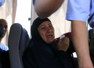 Médicos atienden a familiares de las víctimas de EgyptAir