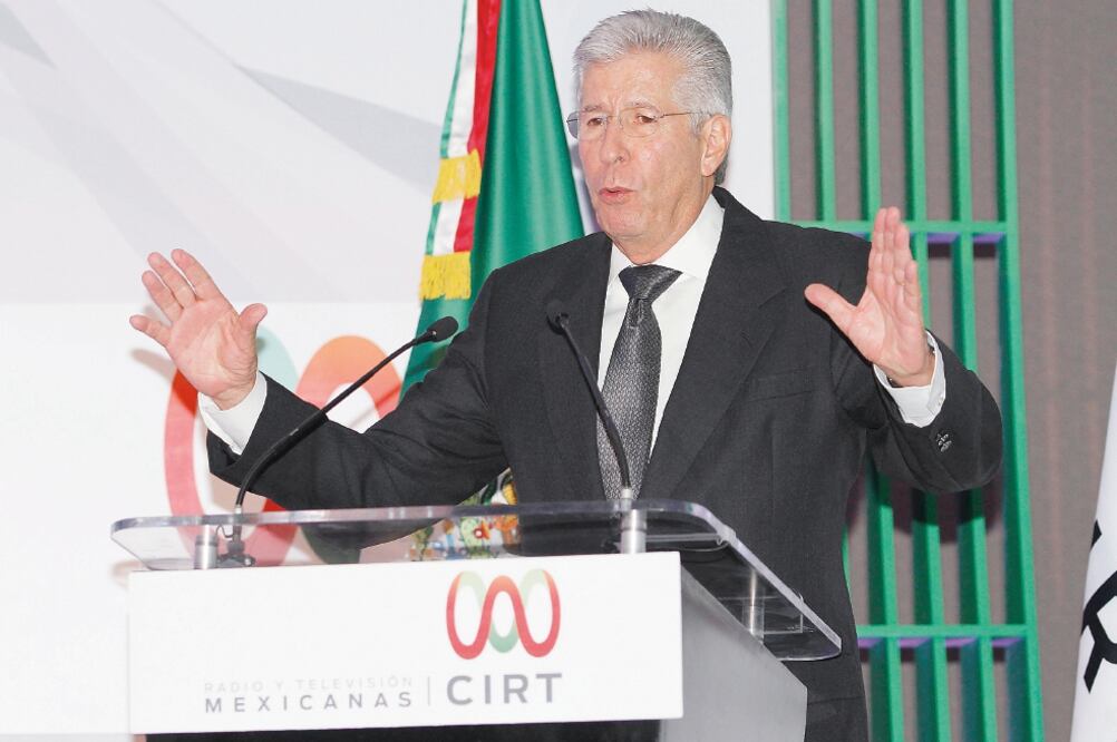 El secretario de Comunicaciones y Transportes, Gerardo Ruiz Esparza, ayer durante su participación en la Quincuagésima Séptima Semana Nacional de la Radio y la Televisión (AGUSTÍN SALINAS. EL UNIVERSAL)