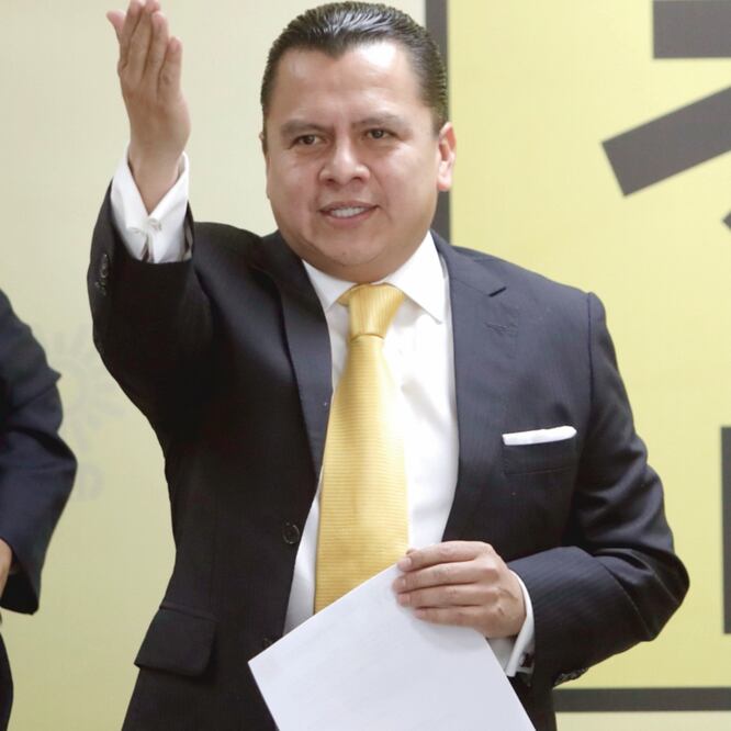 Aún viven. El presidente nacional del PRD, Manuel Granados, aseguró que el sol azteca no está muerto, sino que toma medidas responsables para el partido. Foto: ARCHIVO EL UNIVERSAL