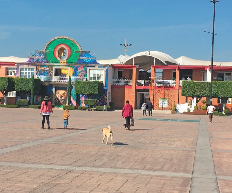 El secretario del Ayuntamiento, Eliseo Gómez Lugo, está a cargo de la administración municipal que enfrenta en menos de un mes la falta de presidente municipal por segunda ocasión. EMILIO FERNÁNDEZ. EL UNIVERSAL 