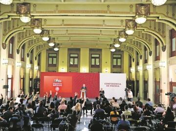 INAI investiga posible filtración de datos personales de periodistas que han acudido a la mañanera de AMLO