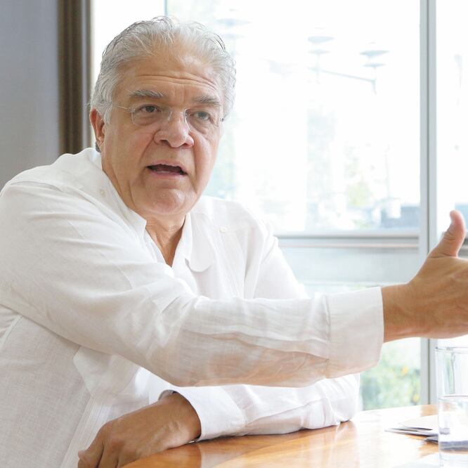 Juan Manuel Esteban Castro explicó que en diciembre de 2018 le dejaron un rezago en la distribución de hasta 70% de medicamentos e insumos. Foto: CARLOS MEJÍA. EL UNIVERSAL