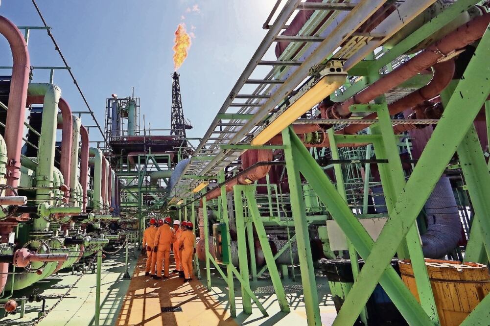 Al 24 de febrero de este año, 4 mil 410 trabajadores de Pemex que superan los 60 años podrán ejercer su derecho a jubilarse en 2016 (ARCHIVO EL UNIVERSAL)