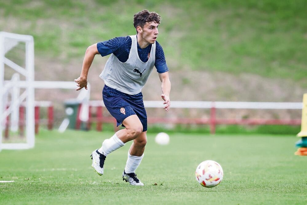 “No tengo pensado regresar pronto a México, quiero hacer mi carrera en Europa” Foto: Sporting de Gijón