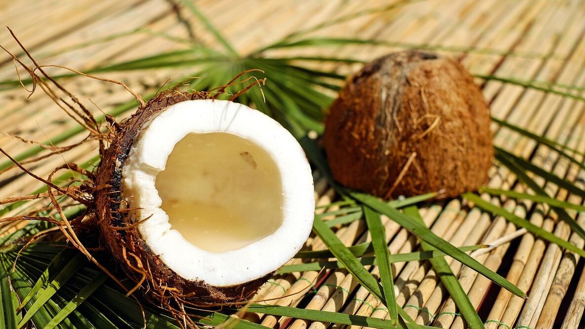El aceite de coco cuidará de forma natural tu linda cabellera, descubre las ventajas de usarlo. Foto: Pixabay