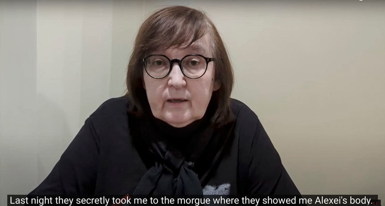 Lyudmila Navalnaya, la madre del difunto líder de la oposición rusa Alexei Navalny pronunciando una declaración en Salekhard, región de Yamal-Nenets. Foto: EFE