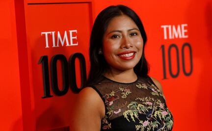 Yalitza Aparicio deslumbra con vestido bordado en alfombra roja de las 100 personas más influyentes del mundo