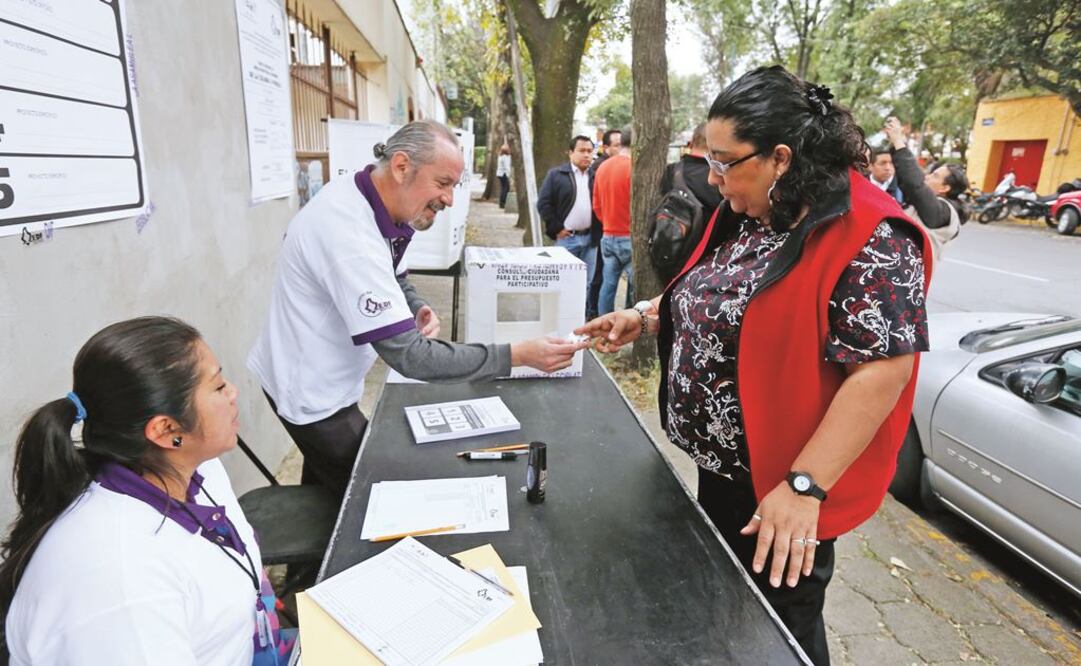 Distribuyen papeletas para consulta ciudadana