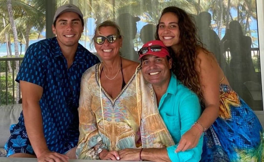 Chayanne junto a su esposa Marilissa Maronese y sus dos hijos, Lorenzo e Isadora. Foto: Instagram.