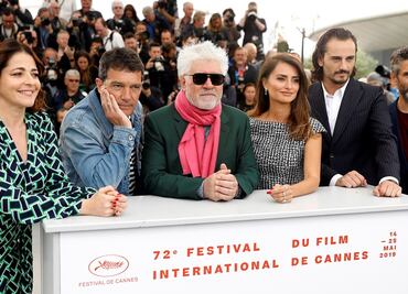 Almodóvar se deja llevar en Cannes por los recuerdos y los besos