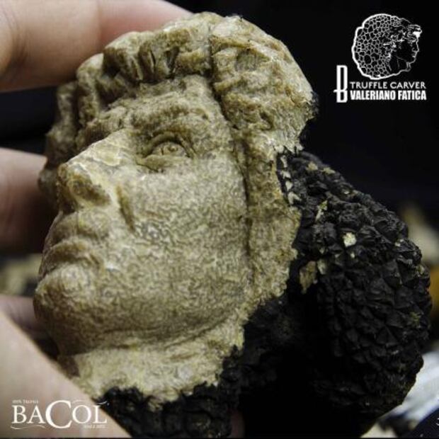 Asombroso grabado de frutas tailandés