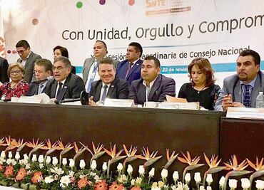 Renuncia Juan Díaz a presidencia del SNTE