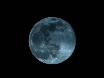 Asteroides pudieron llevar agua al interior de la Luna