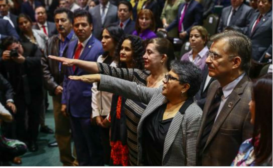 Raquel Buenrostro tomó protesta como nueva titular del SAT, ante la comisión permanente en la Cámara de Diputados. Foto: Diego Simón Sánchez 