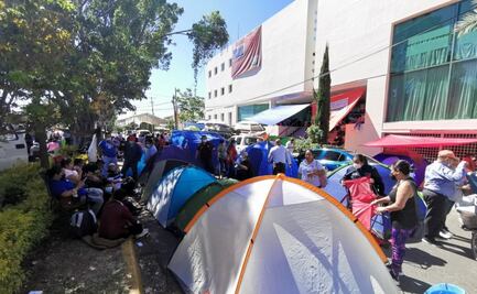 Trabajadores de Salud toman 8 edificios en Oaxaca; exigen pago de prestaciones laborales