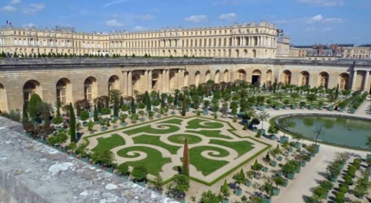 Una de las principales atracciones turísticas de Francia, empezó a ser evacuado este sábado a causa de una alerta de bomba.