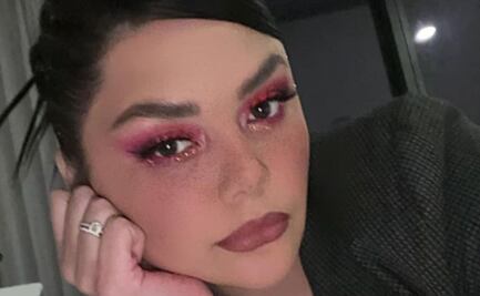 Yuridia se inspira en Shakira y copia uno de sus looks casi a la perfección