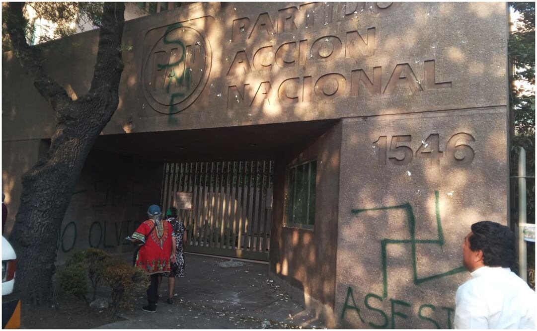 SME protesta en la sede nacional del PAN. Foto: Especial
