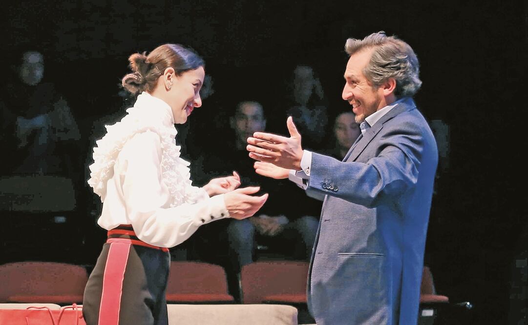 Cecilia Suárez y Enrique Arreola durante escenas de la obra. (AGUSTÍN SALINAS. EL UNIVERSAL)