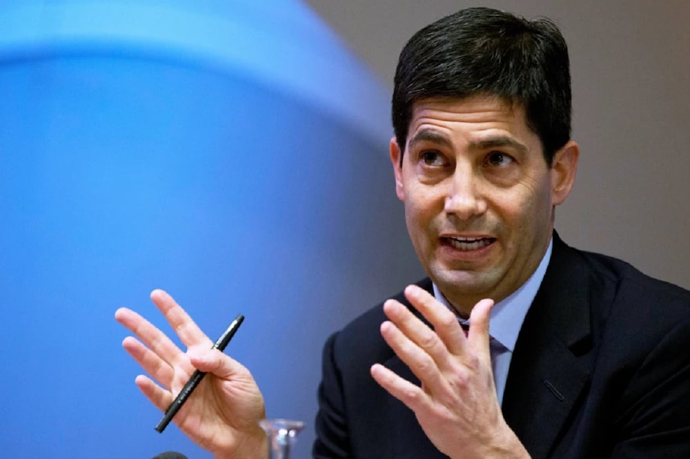 Kevin Warsh, hablando con los medios sobre su informe sobre la transparencia en el Banco de Inglaterra, en Londres, el 11 de diciembre de 2014. Foto: AP