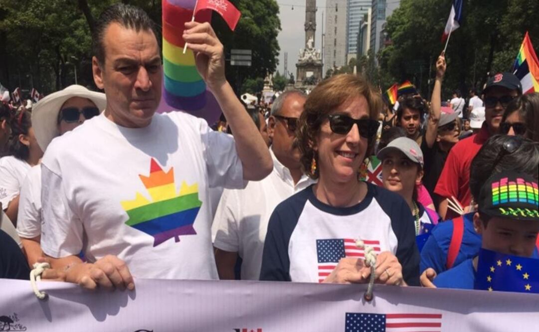 US Ambassador to Mexico, Roberta Jacobson, and the Canadian ambassador, Pierre Alarie, participated in the parade. Photo: Ariadna García/EL UNIVERSAL