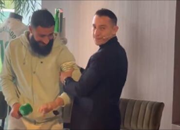 Andrés Guardado se despidió del Betis; entregó la cinta de capitán a Fekir