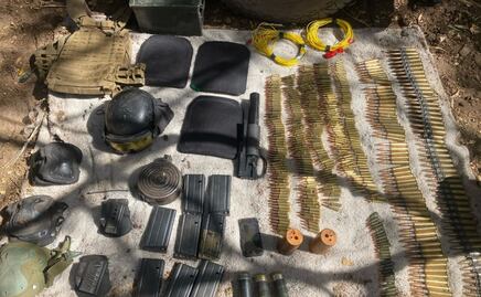 Aseguran armas, explosivos, equipo táctico y tres vehículos en Cósala, Sinaloa; uno de los autos simulaba ser naval