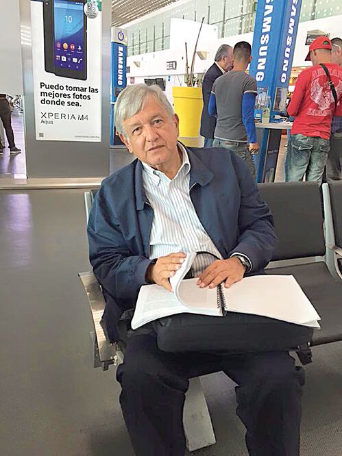 El ex candidato presidencia critica que en el proyecto del nuevo aeropuerto que se construye en Texcoco se pretenda cerrar la actual terminal aérea (TOMADA DE FACEBOOK)
