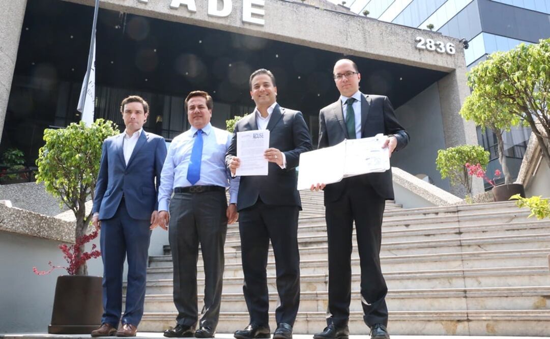 El secretario general del partido, Damián Zepeda, denunció a la abanderada de Morena al gobierno de la entidad, Delfina Gómez, por fraude y desvío de recursos cuando estuvo a cargo del municipio de Texcoco (FOTO: BERENICE FREGOSO / EL UNIVERSAL)