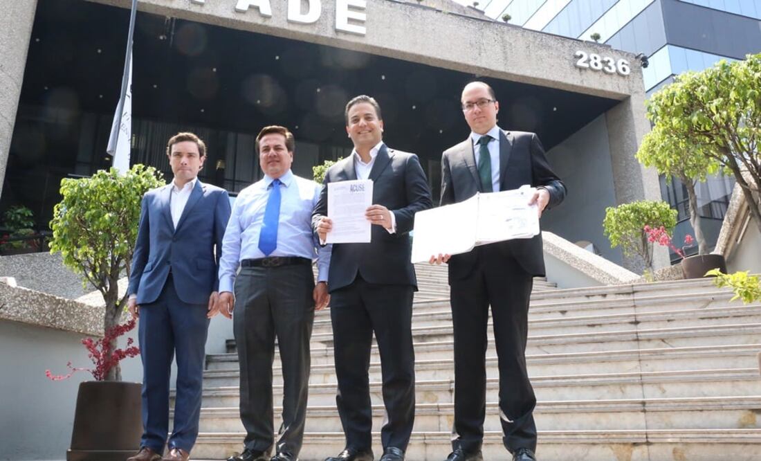 El secretario general del partido, Damián Zepeda, denunció a la abanderada de Morena al gobierno de la entidad, Delfina Gómez, por fraude y desvío de recursos cuando estuvo a cargo del municipio de Texcoco (FOTO: BERENICE FREGOSO / EL UNIVERSAL)