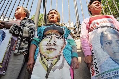 Padres de los 43 esperan cita con CIDH