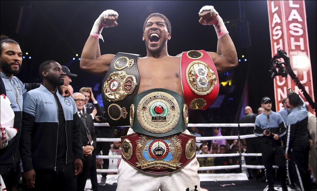 El festejo tras derrotar a Andy Ruiz. Foto: AP