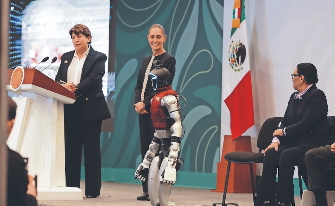 La gobernadora Delfina Gómez presentó los robots policías CeCi y K5, asistentes del C5 mexiquense. Foto: Alejandro Venegas/ EL UNIVERSAL