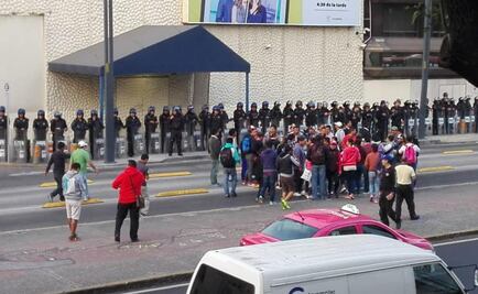 CNTE bloquea avenida Chapultepec, frente a Televisa