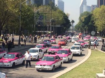Taxistas se movilizan hacia Gobernación contra Uber