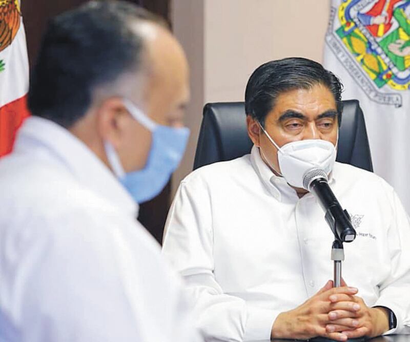 El gobernador Miguel Barbosa dijo que acusarlo de apropiarse de lasuniversidades se debe a que frenó los abusos de empresarios. ESPECIAL