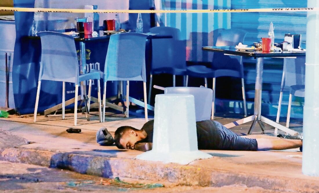 Los cuerpos de las víctimas, y presuntos asaltantes, ya fueron reclamados por sus familiares; son dos jóvenes de entre 30 a 35 años de edad (ARCHIVO EL UNIVERSAL)