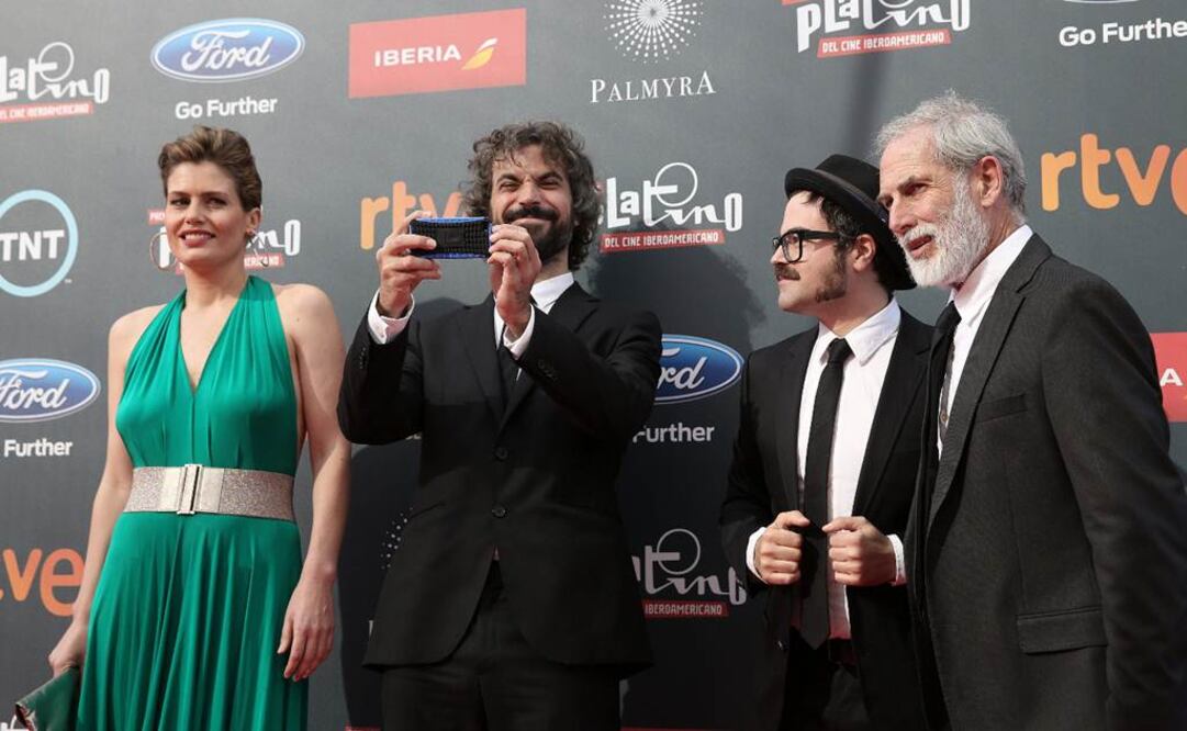 Parte del equipo de la película "Mr. Kaplan", la productora Marian Secco; el director Álvaro Brechner (2i); el director de arte, Gustavo Ramírez (2d) y el actor Héctor Noguera. FOTO: EFE