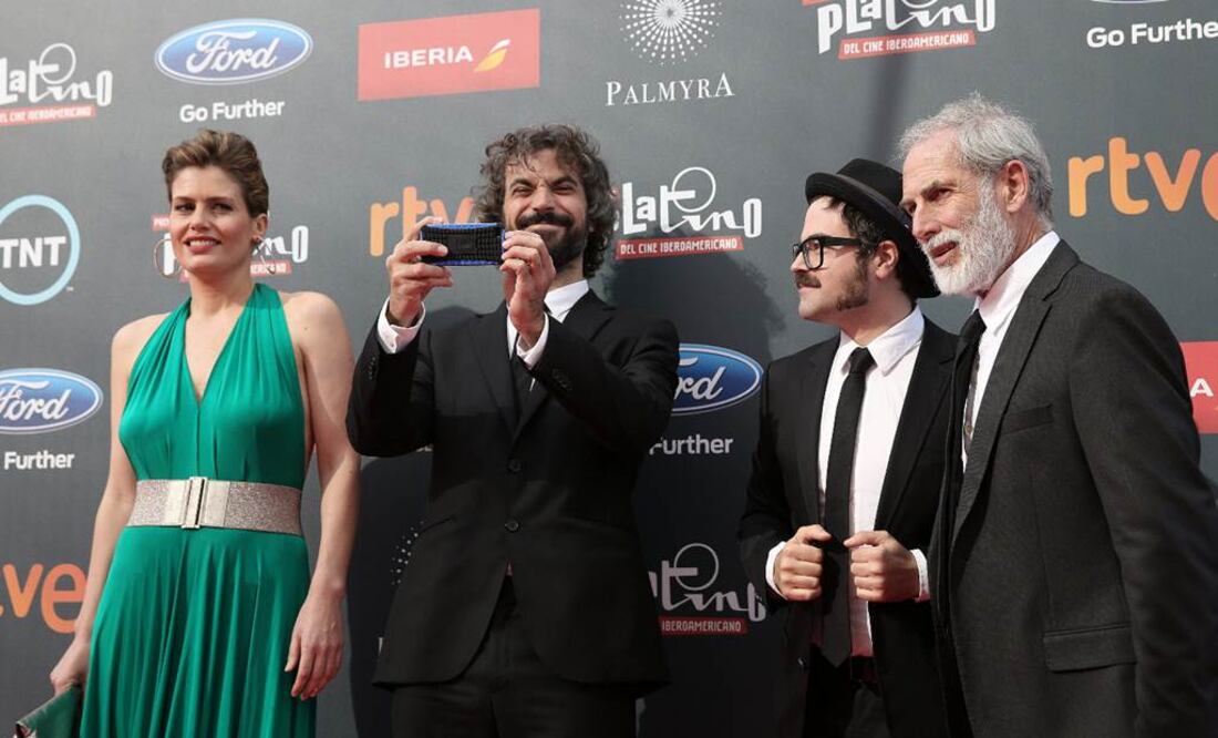 Parte del equipo de la película "Mr. Kaplan", la productora Marian Secco; el director Álvaro Brechner (2i); el director de arte, Gustavo Ramírez (2d) y el actor Héctor Noguera. FOTO: EFE