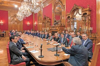 Bancos y AMLO pactan renovar crédito a Pemex