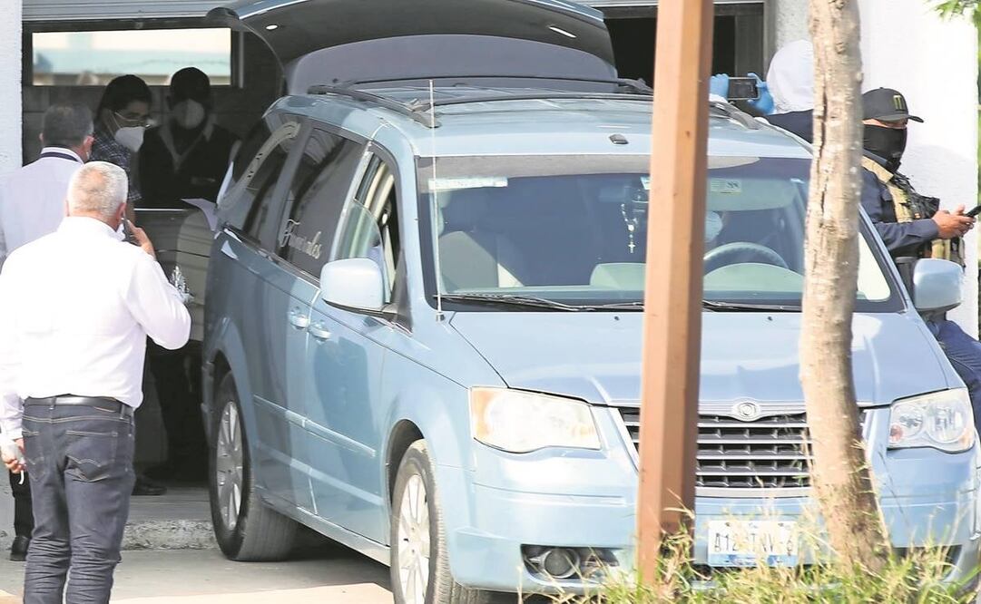 A las 16:00 horas las carrozas fúnebres partieron al Puente Internacional General Ignacio Zaragoza para entregar los cuerpos. Foto: Valente Rosas/ EL UNIVERSAL