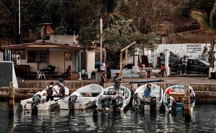 Cierran puerto de Huatulco por mar de fondo