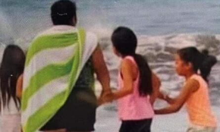 Su padre las llevó a conocer el mar y una ola se las arrebató
