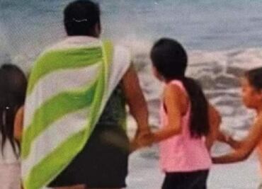 Su padre las llevó a conocer el mar y una ola se las arrebató