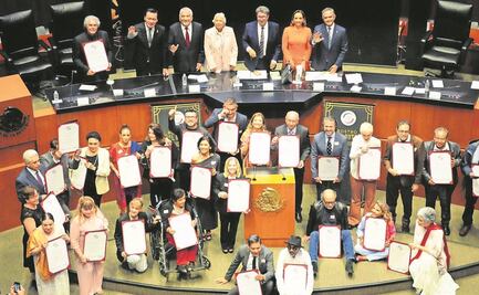Se echan palomazo en el Senado en honor a los compositores