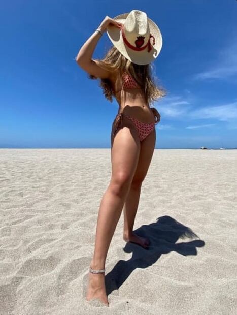 Manuela Sanz luce deslumbrante en bikini en playas mexicanas